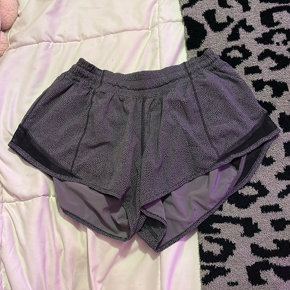 Dotted lululemon hotty hot shorts 2.5 inch